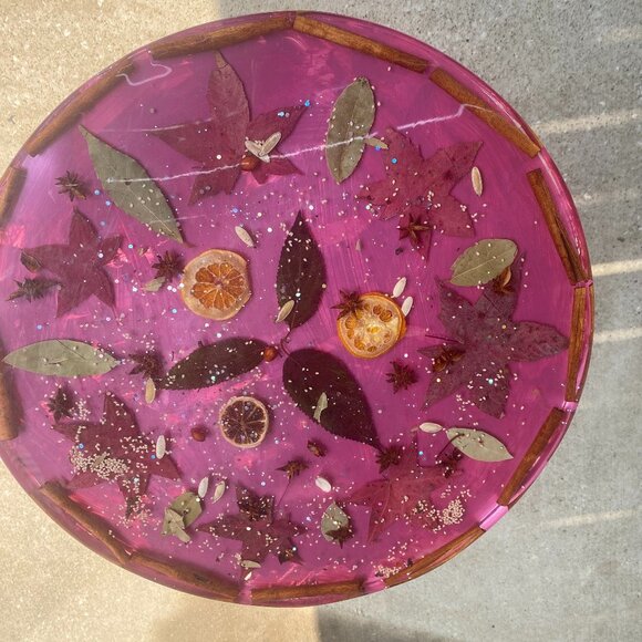 Majenta table with seeds, seed pods and leaves in uniform pattern - Picture 2 of 2